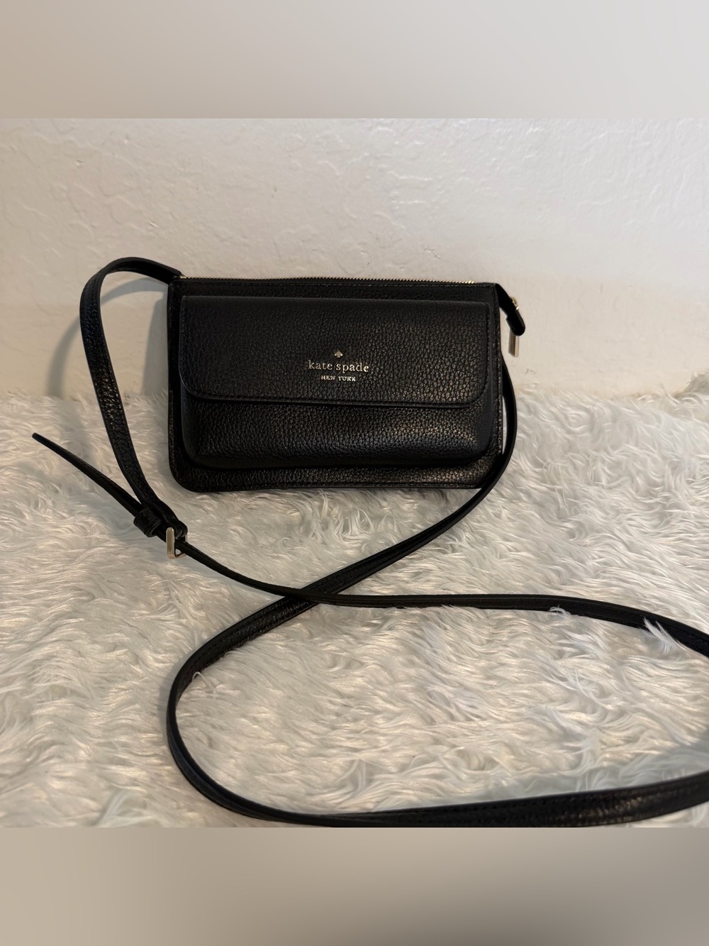 Kate Spade New York Black Pebbled Leather Phone Crossbody Wallet Purse New